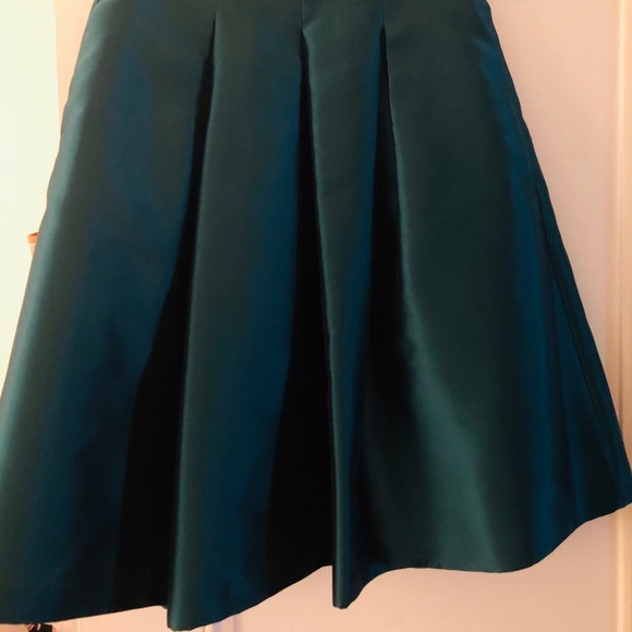 Pleated silk skirt with lining. - Picture 2 of 2